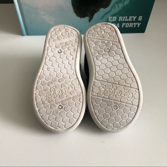 ☀️ Cat & Jack Velcro Shoes ☀️ - Picture 5 of 5